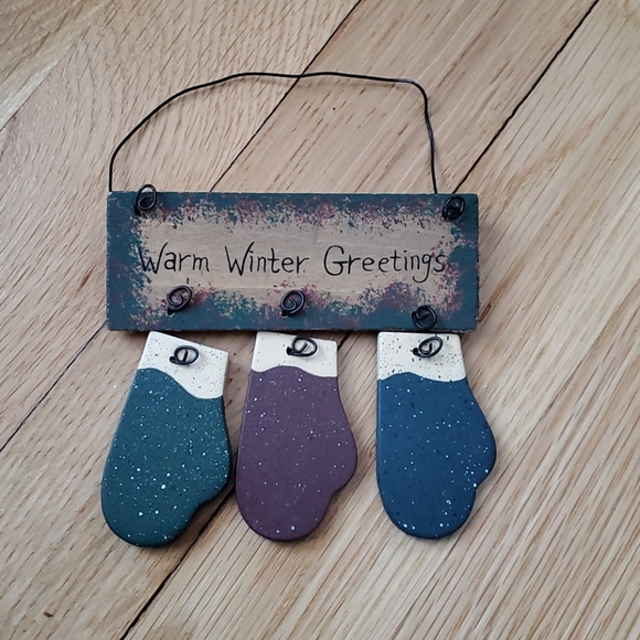 Mittens Decoration - Picture 1 of 2